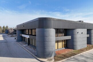 Plus de détails pour 50-70 Novopharm Ct, Toronto, ON - Industriel à vendre