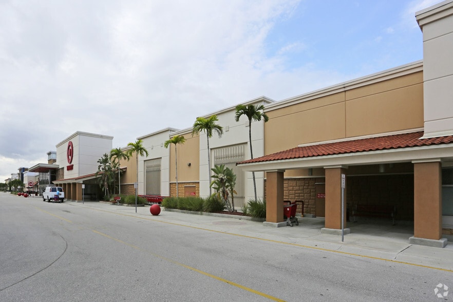 9350-9400 Dynasty Dr, Fort Myers, FL for lease - Building Photo - Image 3 of 8