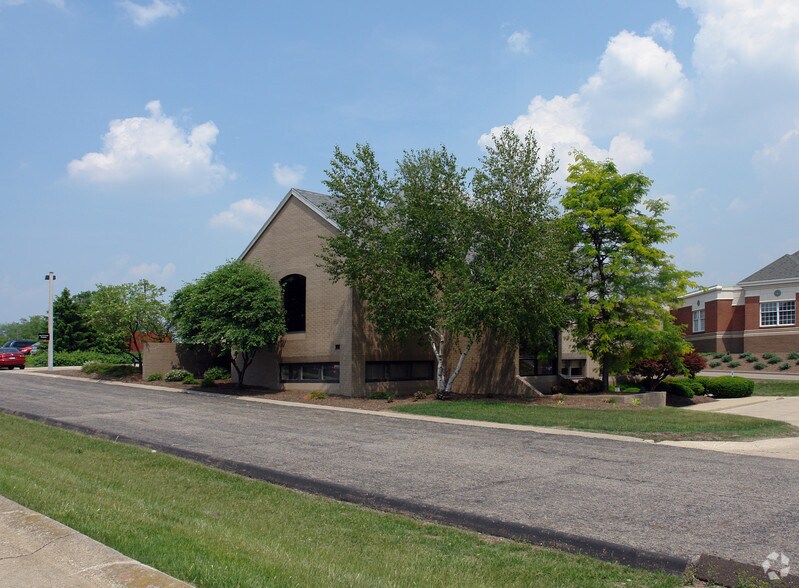 4181 Holiday St NW, North Canton, OH à louer - Photo du bâtiment - Image 3 de 24