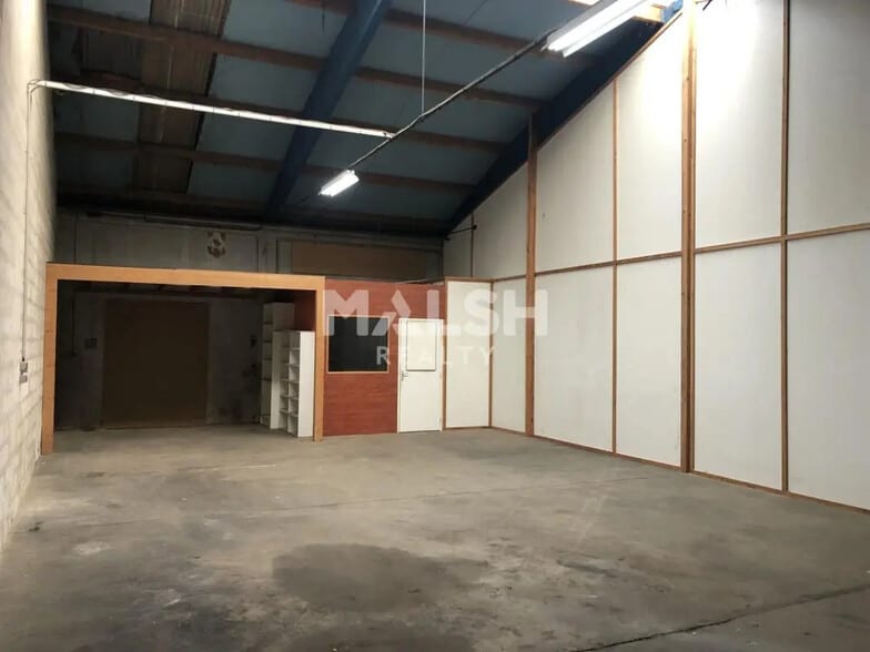 Flex in Décines-Charpieu for lease - Building Photo - Image 2 of 27