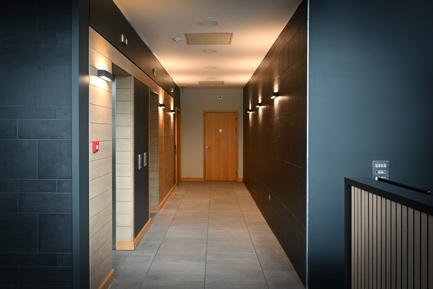 321 Avebury Blvd, Milton Keynes à louer - Photo intérieure - Image 2 de 12