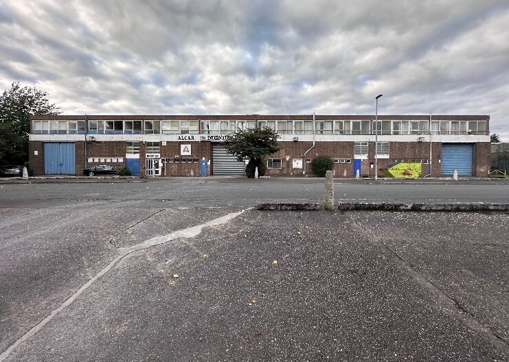 Rutland Rd portefeuille de 2 propriétés à vendre sur LoopNet.ca Photo principale- Image 1 de 3