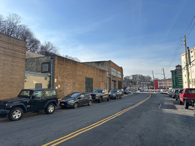 160 Saw Mill River Rd, Yonkers, NY for lease Building Photo- Image 1 of 5