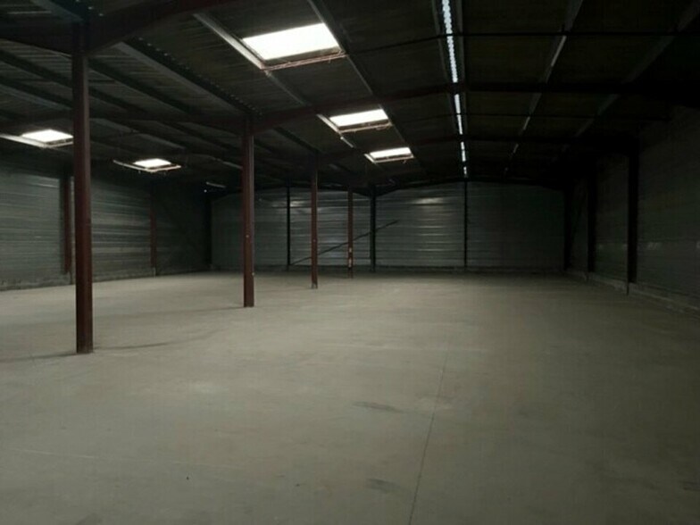 Flex in Carbon-Blanc for lease - Interior Photo - Image 3 of 4