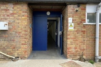 Watchmoor Rd, Camberley à louer Photo du bâtiment- Image 2 de 5