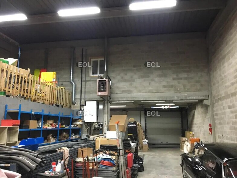 Flex in Lisses for lease - Interior Photo - Image 2 of 8