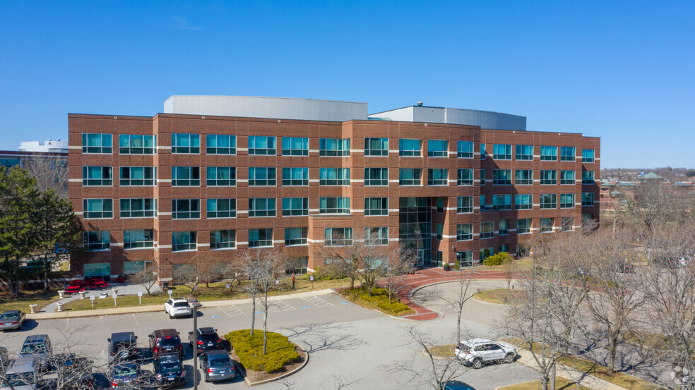 300 Crown Colony Dr, Quincy, MA for lease - Building Photo - Image 1 of 8