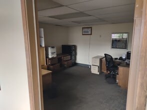 12714 Aurora Ave N, Seattle, WA for lease Interior Photo- Image 2 of 10