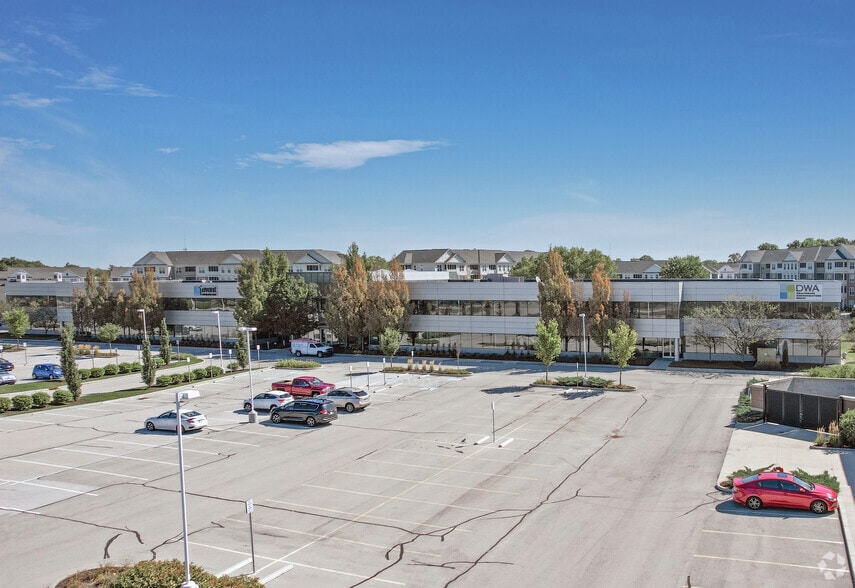 630 W Carmel Dr, Carmel, IN for lease - Building Photo - Image 1 of 33