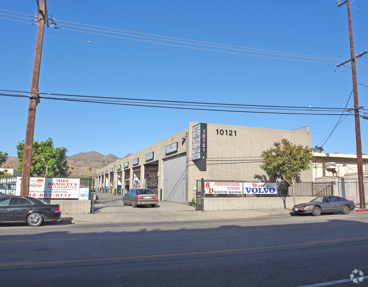 10121 Canoga Ave, Chatsworth, CA à louer - Photo principale - Image 1 de 4