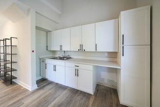 220 East Blvd, Charlotte, NC for lease Interior Photo- Image 2 of 12