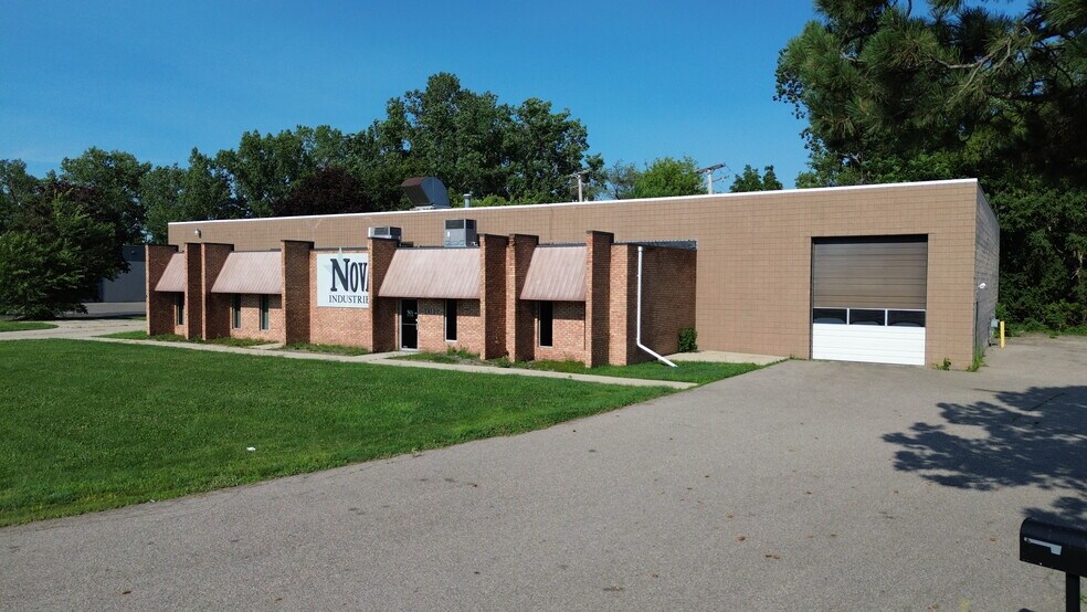 34180 Klein Rd, Fraser, MI à vendre - Photo du bâtiment - Image 3 de 5