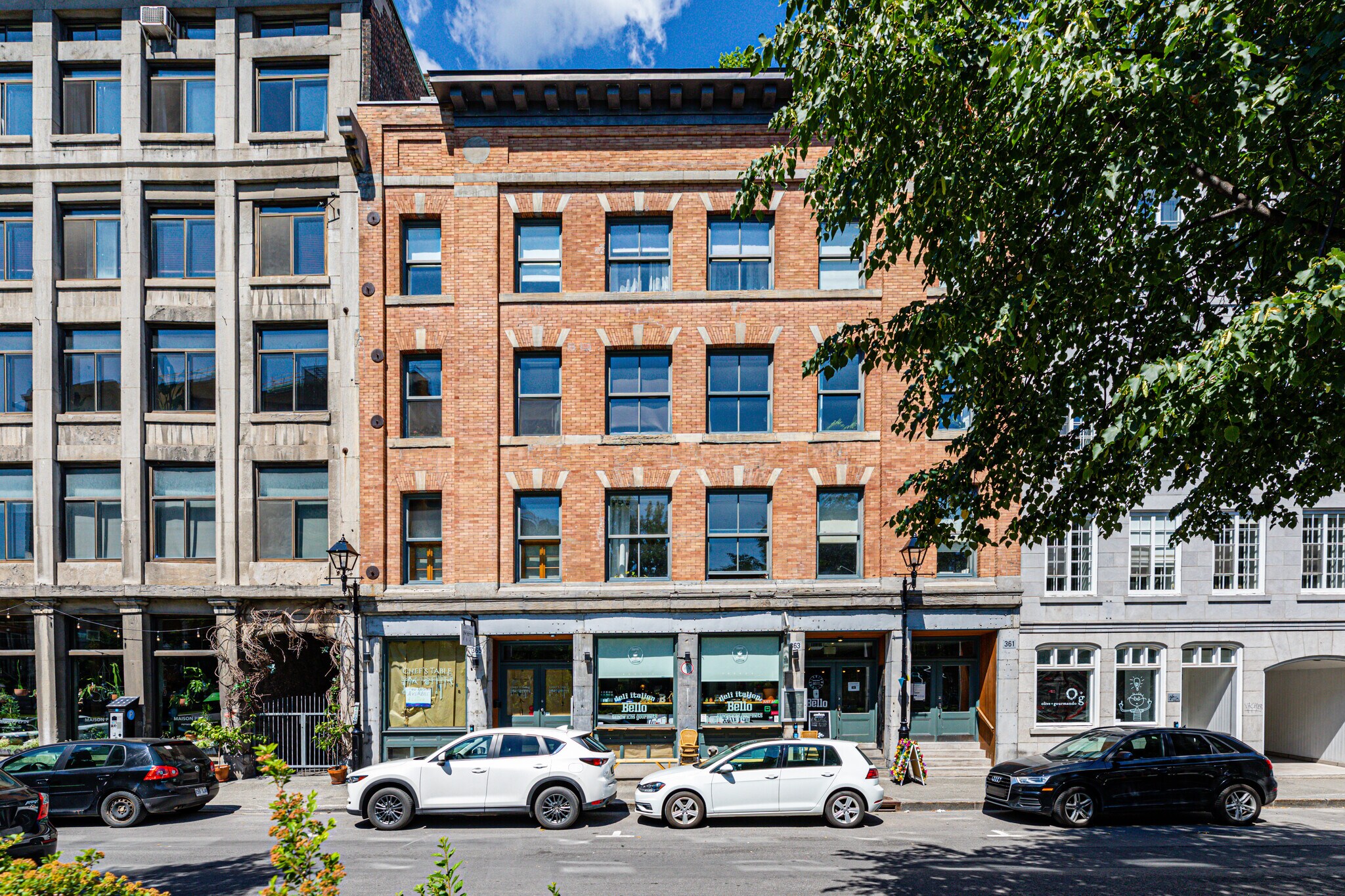 361-365 Pl d'Youville, Montréal, QC for lease Primary Photo- Image 1 of 2
