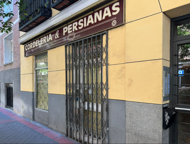 Immeuble residentiel dans Madrid, Madrid à vendre - Photo du bâtiment - Image 2 de 4