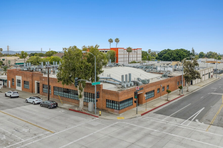 100% Leased NNN Single-Tenant Industrial portfolio of 3 properties for sale on LoopNet.ca - Building Photo - Image 2 of 10