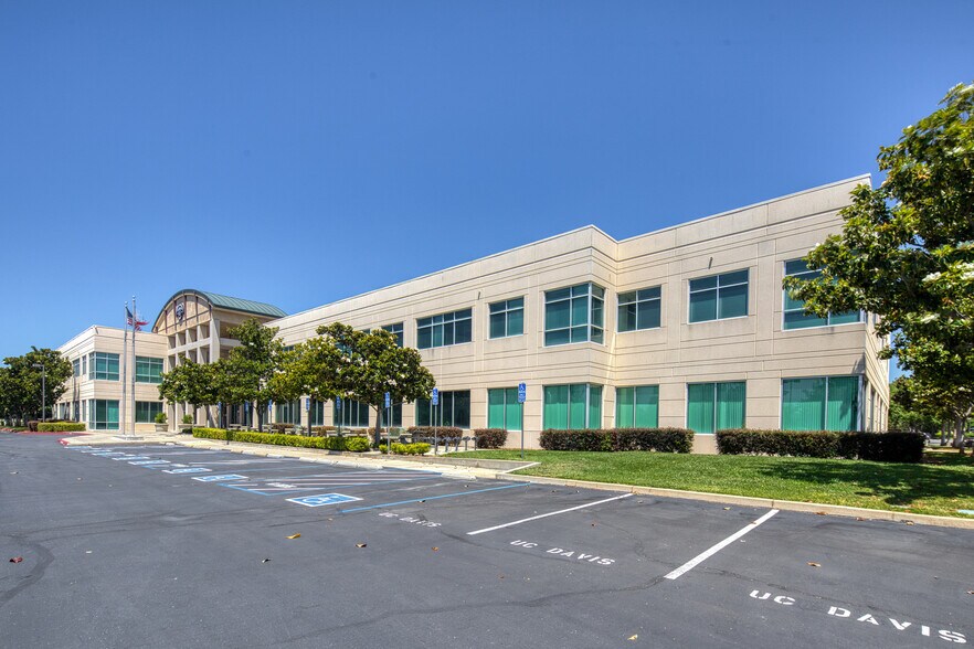 10545 Armstrong Ave, Sacramento, CA à louer - Photo du bâtiment - Image 2 de 5