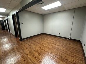 100 Greenbriar Dr, Campbellsville, KY for lease Interior Photo- Image 1 of 39