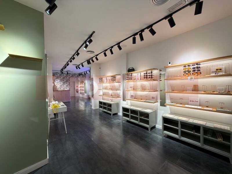 Retail in Barcelona, Barcelona for lease Primary Photo- Image 1 of 4