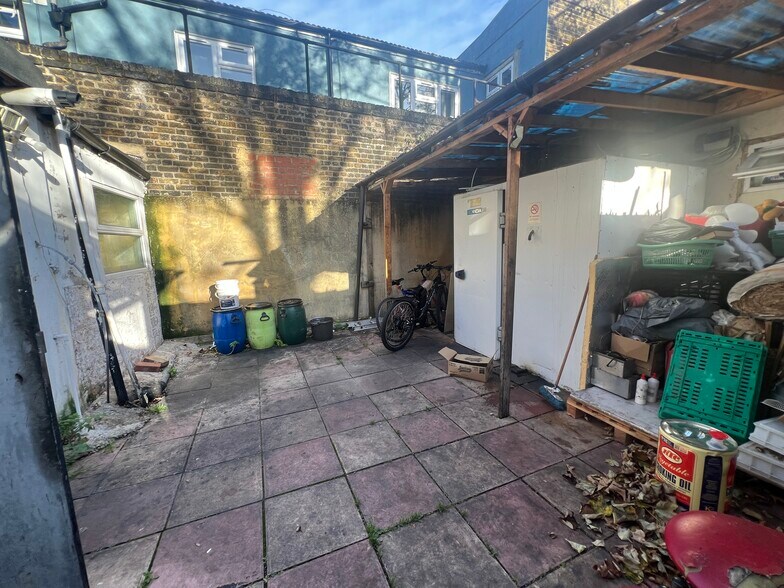 280 Barking Rd, Londres à louer - Photo du bâtiment - Image 3 de 9