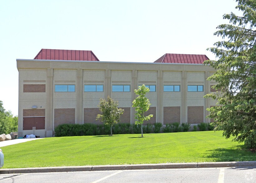 250 14th Ave E, Sartell, MN à vendre - Photo du bâtiment - Image 2 de 2