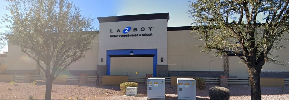 La-Z-Boy Corporate Sale-Leaseback portfolio of 5 properties for sale on LoopNet.ca - Building Photo - Image 3 of 3