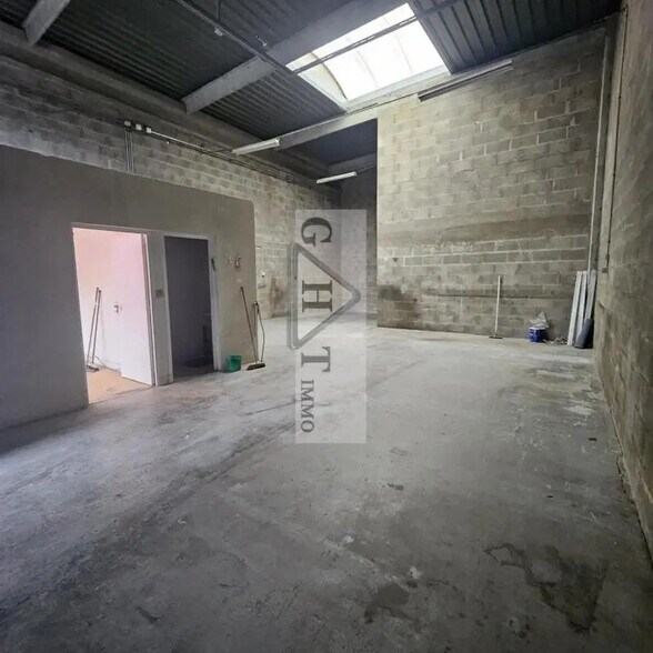 Bureau dans Valenton à louer - Photo du bâtiment - Image 3 de 5