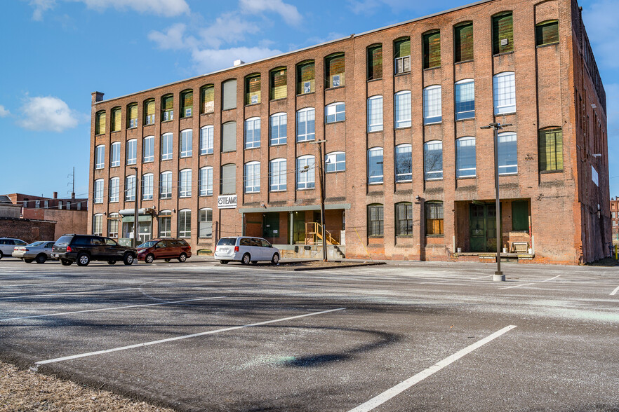 200-218 Race St, Holyoke, MA for sale - Building Photo - Image 1 of 1