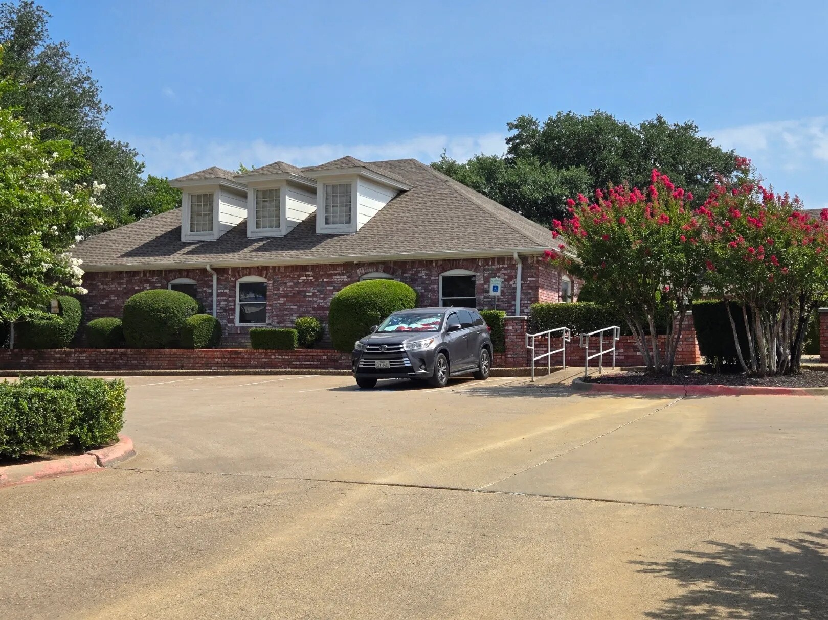 431 Omega Dr, Arlington, TX à louer Photo du bâtiment- Image 1 de 8