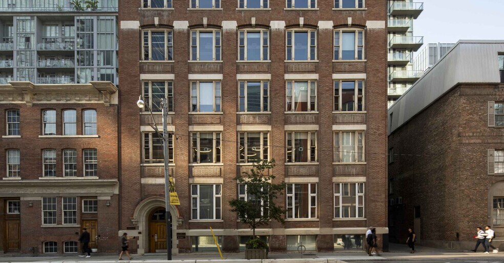 200 Adelaide St W, Toronto, ON for lease - Building Photo - Image 2 of 3