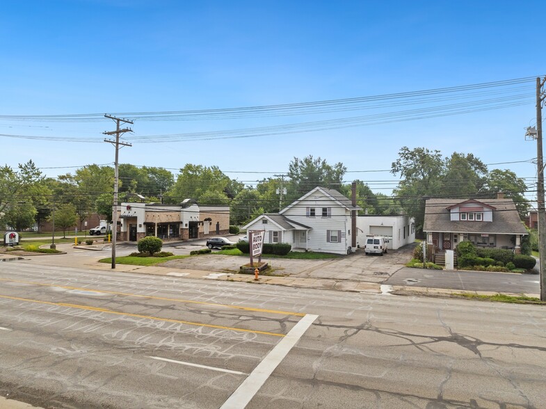 24265 Lorain Rd, North Olmsted, OH à vendre - Photo du bâtiment - Image 1 de 1