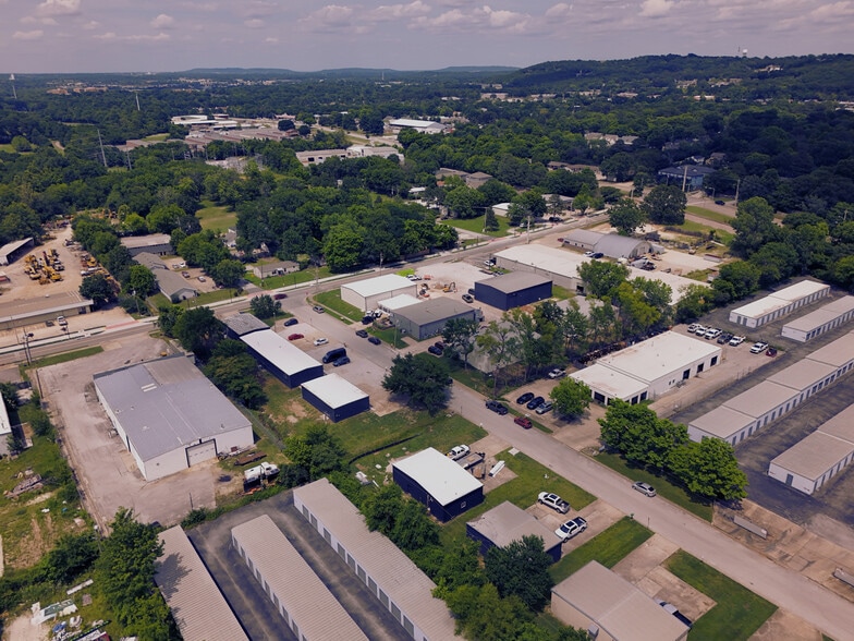 519 W Poplar St, Fayetteville, AR for lease - Building Photo - Image 3 of 4