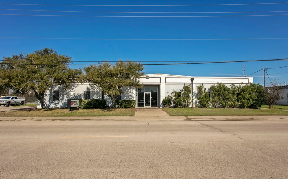 610 W Carson St, Bryan, TX for lease - Building Photo - Image 1 of 10