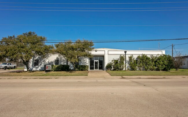 More details for 610 W Carson St, Bryan, TX - Industrial for Lease
