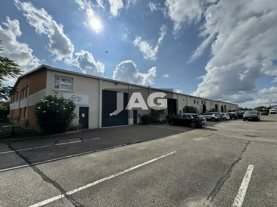 Flex in Décines-Charpieu for lease Building Photo- Image 1 of 9