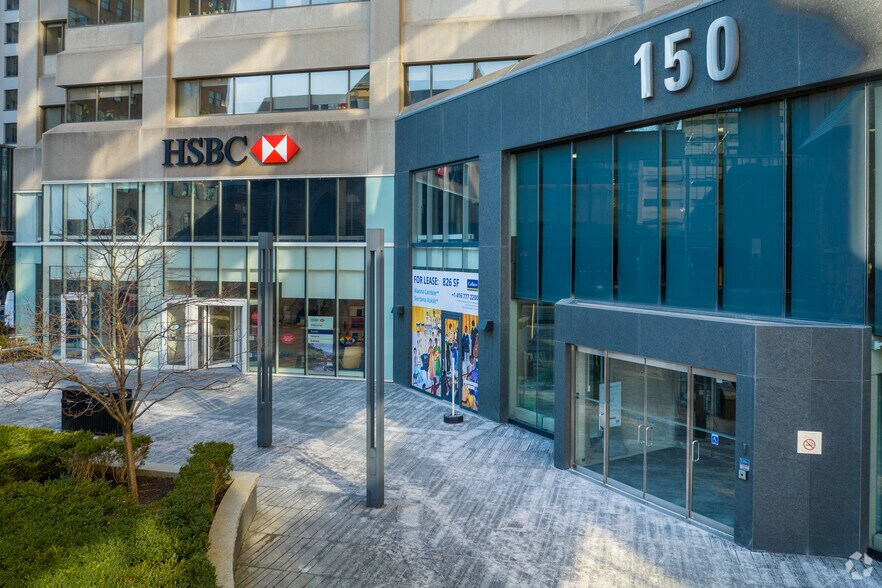 161-175 Cumberland St, Toronto, ON à louer - Photo du bâtiment - Image 3 de 10