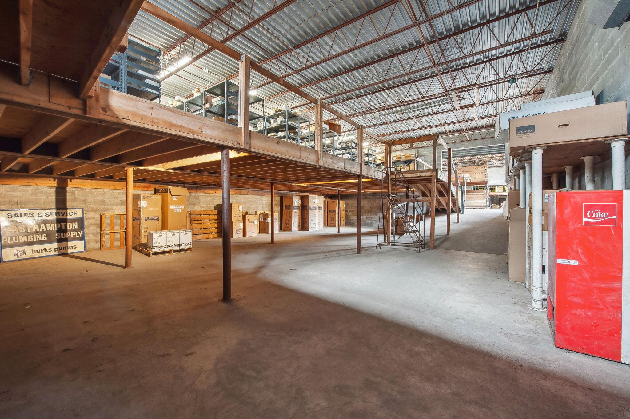 348 Montauk Hwy, Wainscott, NY for lease Interior Photo- Image 1 of 9