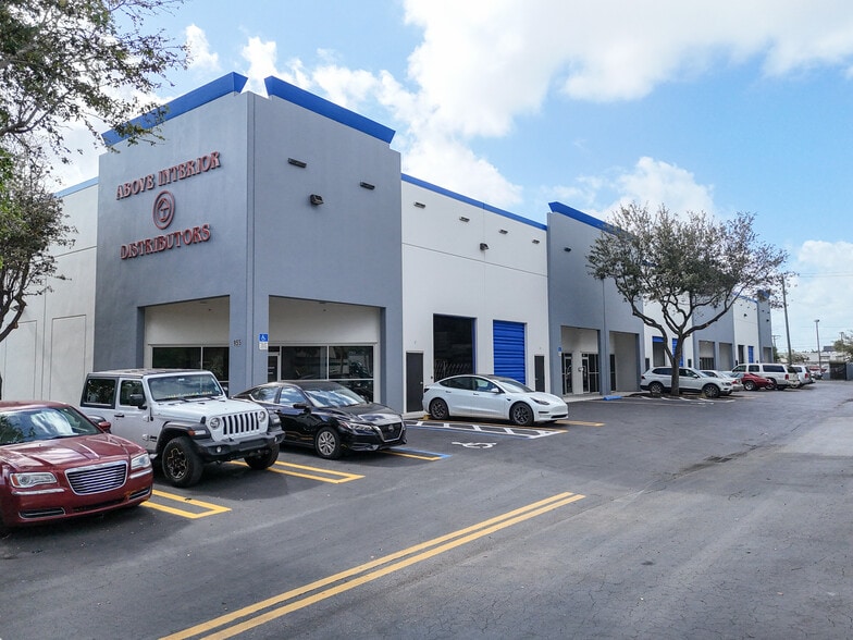 955 NW 159th Dr, Miami, FL for lease - Building Photo - Image 3 of 31
