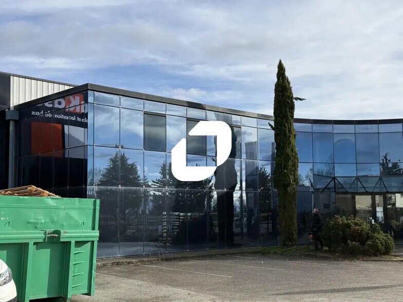 1 Parvis, Voiron à louer - Photo du bâtiment - Image 1 de 8