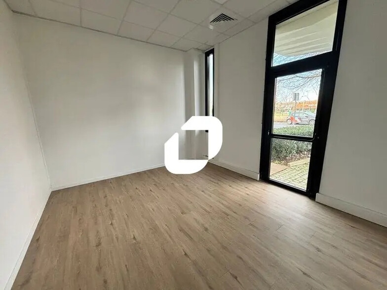 Bureau dans Lisses à louer - Photo intérieure - Image 2 de 6