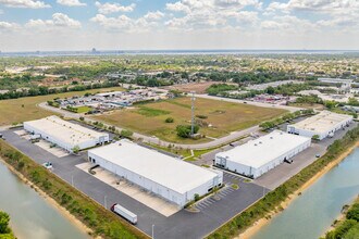 911 E Industrial Cir, Cape Coral, FL - Aerial map view