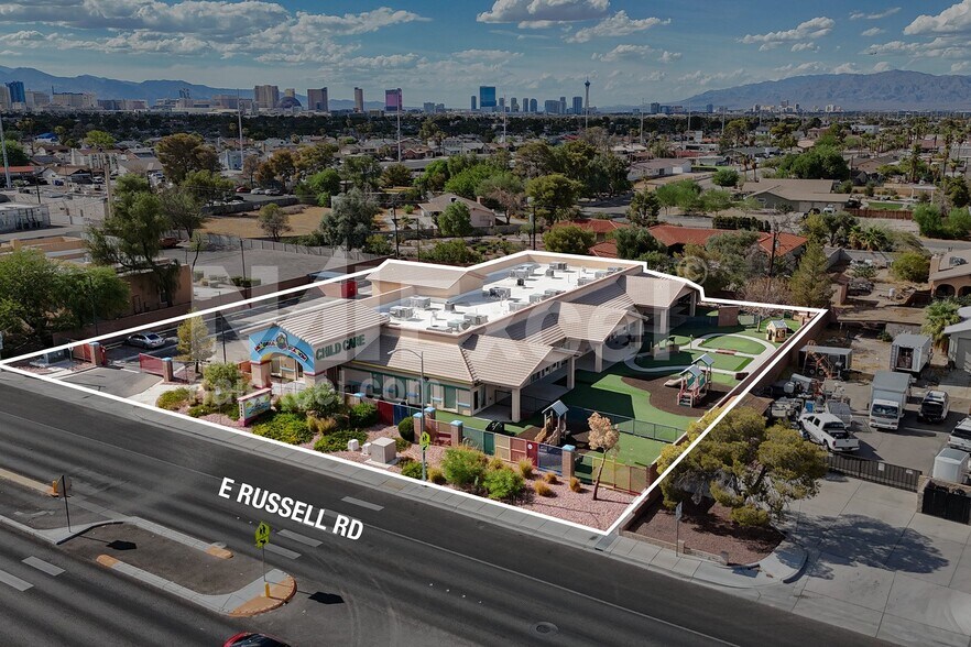 2488 E Russell Rd, Las Vegas, NV à louer - Photo du bâtiment - Image 1 de 33