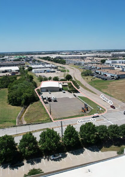 2605 Forum Dr, Grand Prairie, TX à vendre - Photo du bâtiment - Image 2 de 4