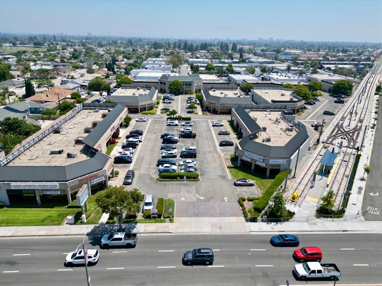 13902 Harbor Blvd, Garden Grove, CA à vendre - Photo du bâtiment - Image 3 de 10