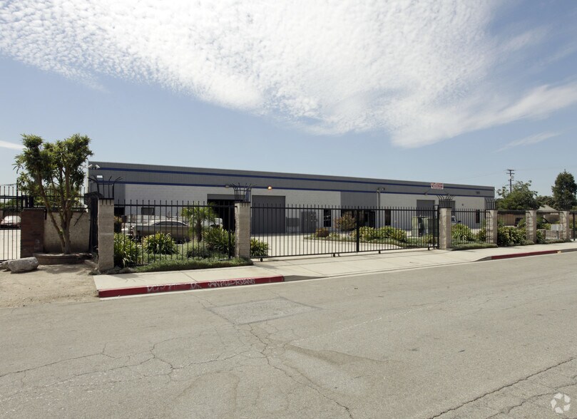 1256 E 3rd St, Pomona, CA à vendre - Photo du bâtiment - Image 3 de 14