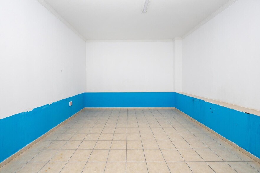 Retail in Lanjarón for sale - Interior Photo - Image 2 of 13