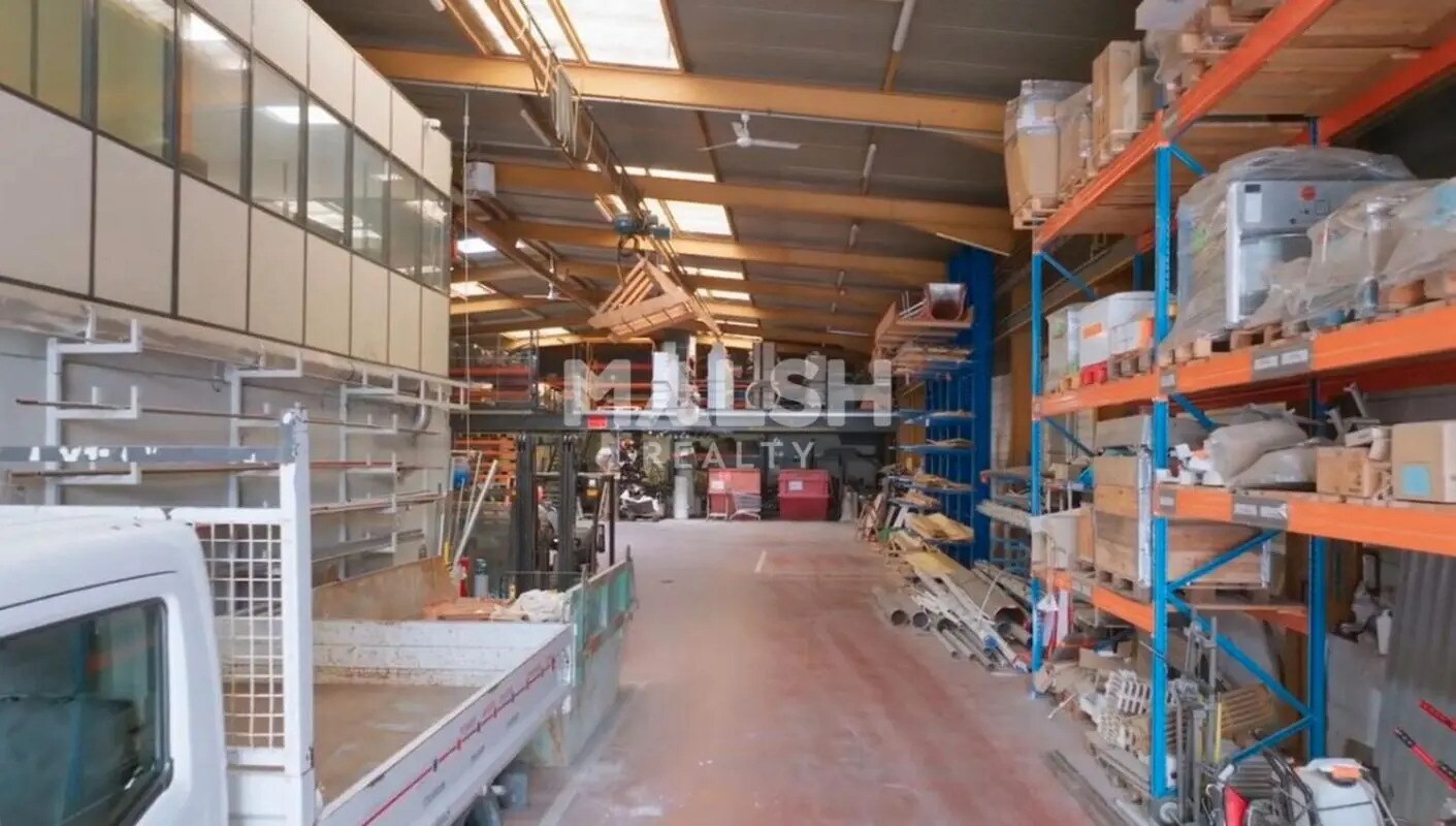 Office in Vénissieux for lease Interior Photo- Image 1 of 3