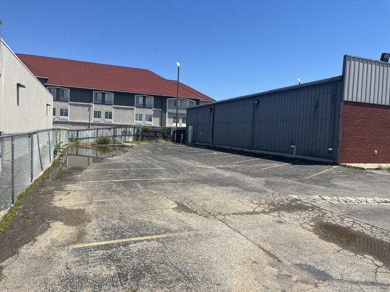 6721 E Admiral Pl, Tulsa, OK for lease - Building Photo - Image 3 of 7