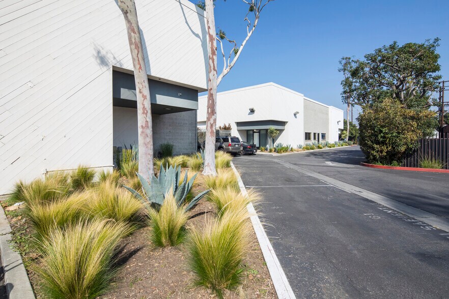 1811-1855 Centinela Ave, Santa Monica, CA à louer - Photo du bâtiment - Image 2 de 17