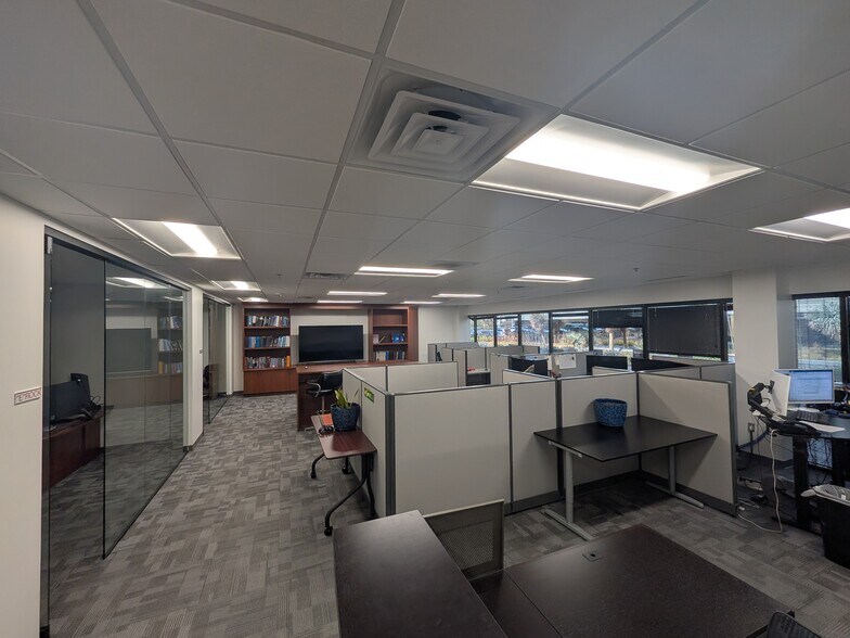 3033 N 44th St, Phoenix, AZ à louer - Photo du bâtiment - Image 3 de 10