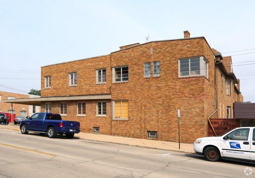 222 W Exchange St, Freeport, IL à vendre - Photo du bâtiment - Image 3 de 3
